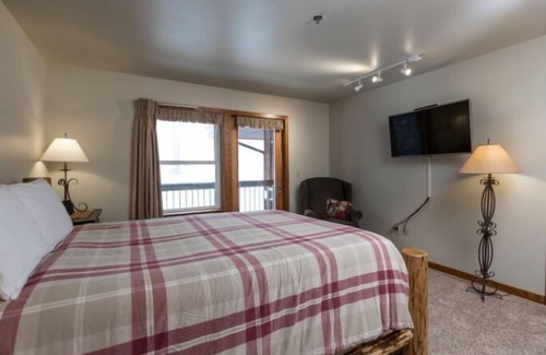 Whitefish Hotel | Hotel Style Room in the Heart of Whitefish Mountain Resort Village