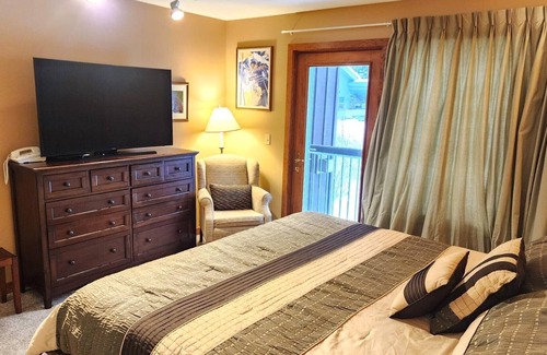 Whitefish Hotel | Hotel Style Room near Ski Slopes
