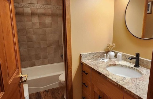 Whitefish Hotel | Hotel Style Room near Ski Slopes