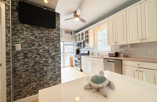 Beach Haven Apartment | Hotel-Style Suite, 300’ to Beach