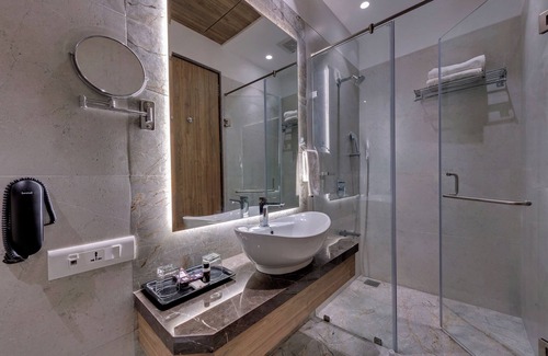 Vastrapur Hotel | Hotel Suba Star, Ahmedabad