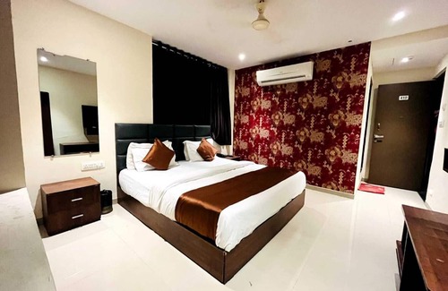 Surat Hotel | HOTEL SUNRISE CAVE