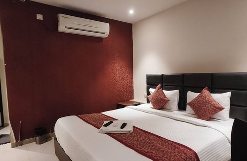 Surat Hotel | HOTEL SUNRISE CAVE