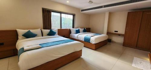 Indore Hotel | Hotel The Avirajan