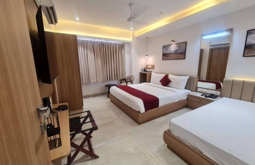 Surat Hotel | HOTEL THE GRAND MURLI