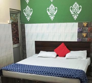 New Delhi House | Hotel The Maple Door