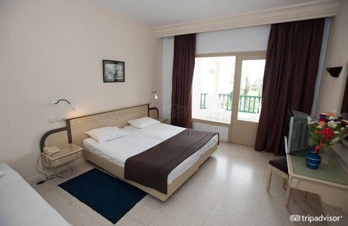 Hiboun Hotel | Hotel Topkapi Beach