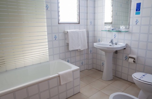 Conil de la Frontera City Center Hotel | Hotel Tres Jotas