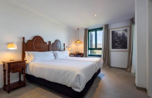 Zahara de la Sierra Hotel | Hotel Tugasa Arco de la Villa
