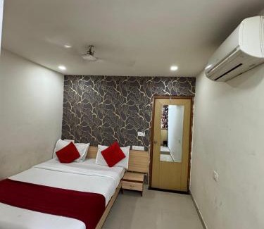 Ellis Bridge Hotel | Hotel veejay