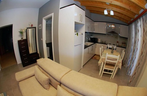 Kodrra Apartment | Hotel Vila Alvin & Apartments