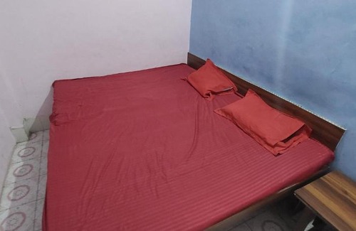 Mathura House | Hotel Vrindavan Dham Near Pem mandir
