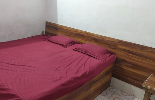 Mathura House | Hotel Vrindavan Dham Near Pem mandir