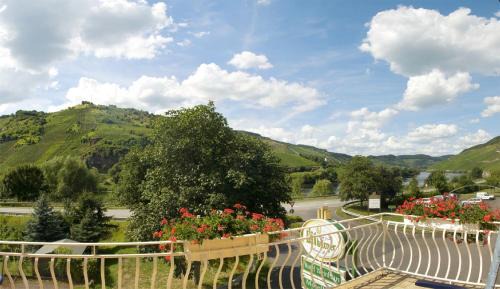 Burg Hotel | Hotel Weinhaus Moselblick
