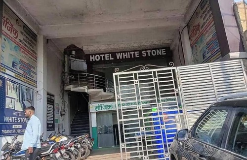 Gonda Apartment | Hotel White Stone Premium AC Room 2