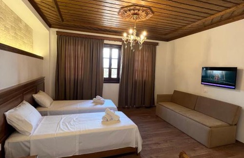 Gjirokaster House | Hotel with Castle View