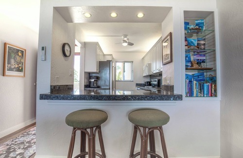 Kihei Condo | Hotel-zoned! Oceanview Penthouse - Menehune Shores 601