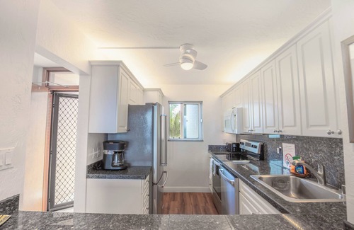 Kihei Condo | Hotel-zoned! Oceanview Penthouse - Menehune Shores 601