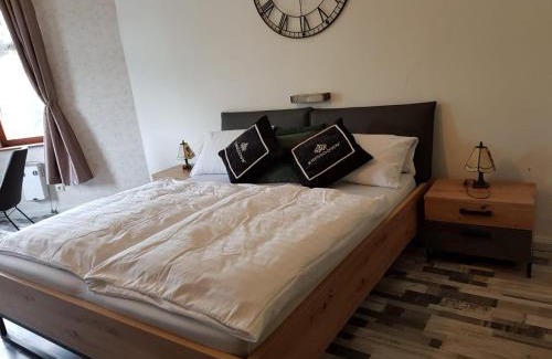 Mainz-Bingen House | Hotelzimmer im alten Reihenhaus auf der Stadtmauer