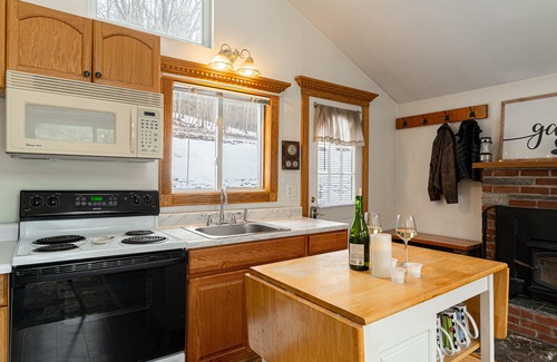 Arkville Ski Chalet | HotTub and 200Mbps WiFi; work from home paradise, Wonderful Belleayre Cabin