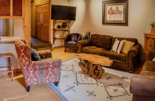 Crested Butte Cottage | Hotub!Fireplace!Sauna!Best Location In Town!Steps to FREE Shuttle!Comfy!