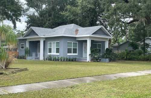 Winter Garden House | House 2 Bedrooms/2 full bathrooms Downtown Winter Garden