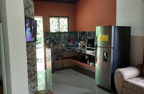 Quepos House | House 30 minutes from Manuel Antonio, quiet place good location