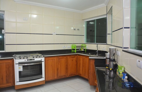 Vista Linda House | HOUSE "5" Stars; TOP! in the Condominium HANGA ROA - BERTIOGA - with 4 employees.