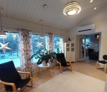 Rovaniemi Villa | House between pines 5-bedroom house with 3 toilets