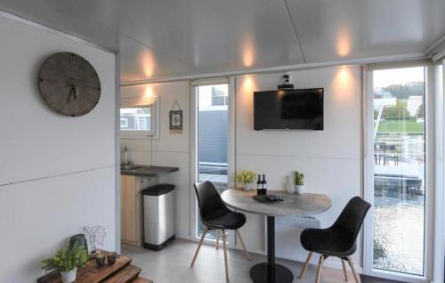 Heugum Boat Rental | House Boat Athene
