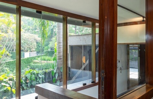 Sao Paulo Villa | House in Cidade Jardim, closed street with gatehouse, near Shopping Cidade Jardim