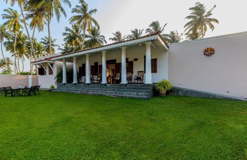 Hikkaduwa House | House by The Sea Hikka