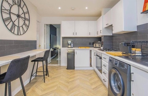 Desborough House | house des b