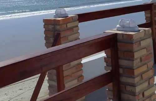 Baleia House | House facing the sea, right on the sand