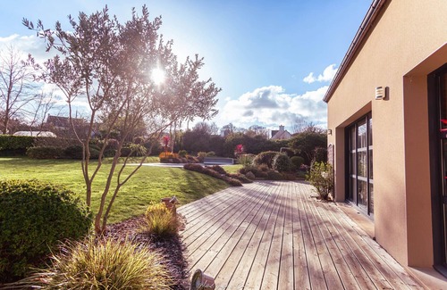 Penvenan Ski Chalet | House for 10 with large garden and swimming pool