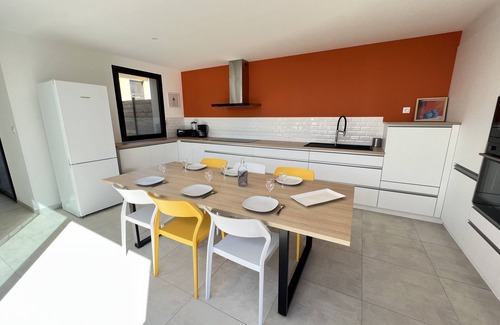Le Conquet House | House for 7 people with private pool near the sea and shops