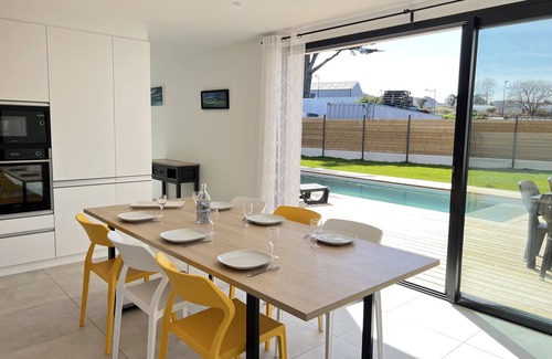 Le Conquet House | House for 7 people with private pool near the sea and shops