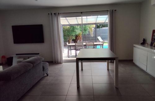 Leon House | House for 8 with private pool