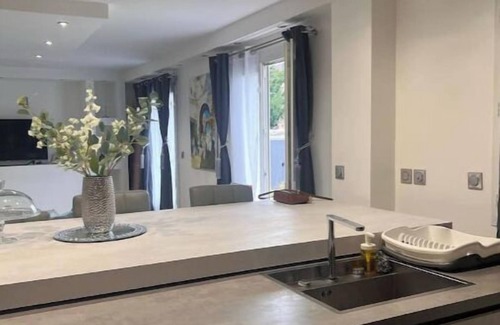 Boissy-Saint-Leger House | house/garden/pool/20 min from Paris