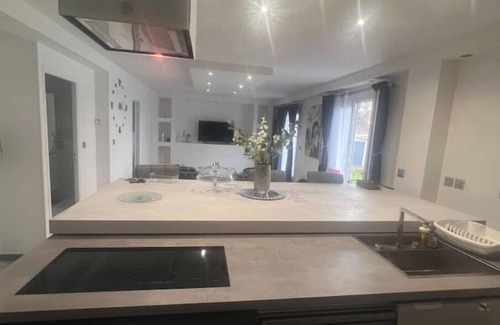 Boissy-Saint-Leger House | house/garden/pool/20 min from Paris