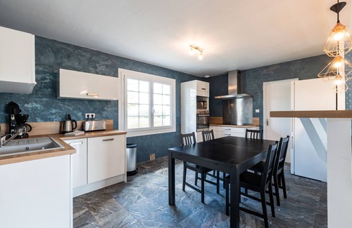 Les Salles-De-Castillon House | House in the Heart of the Vineyards