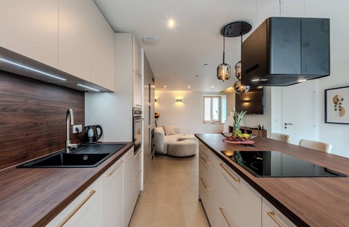 Publier House | House in the heart of Evian golf course