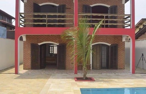 Raul Cury House | House itanhaem (swimming pool) 80m from the beach.