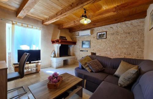 Valtura House | House Kavran 1186