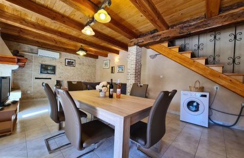 Valtura House | House Kavran 1186