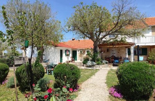 Bristane House | House Kuna - kuća za odmor i opuštanje -NP Krka