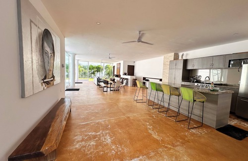 Acapulco House | House on the beach near the bar at the foot of the slope (pool and pet friendly)