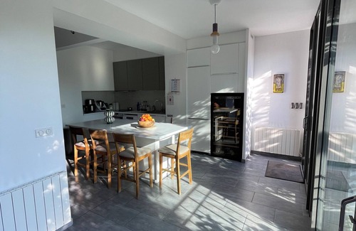 Bompard House | House near the beach with a garden, a roof top and a large swimming pool