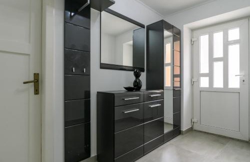 Kastel Kambelovac Apartment | House Niko