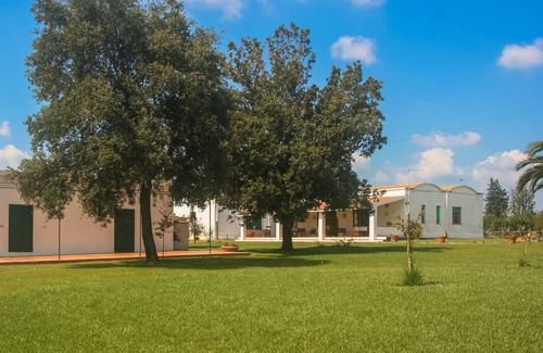 Pisticci House | House of Roses, Ionian coast of Matera, very close to the sea, Wi-FI, garden